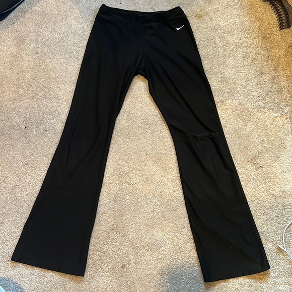 black nike flare pants (yoga pants) - Picture 1 of 1